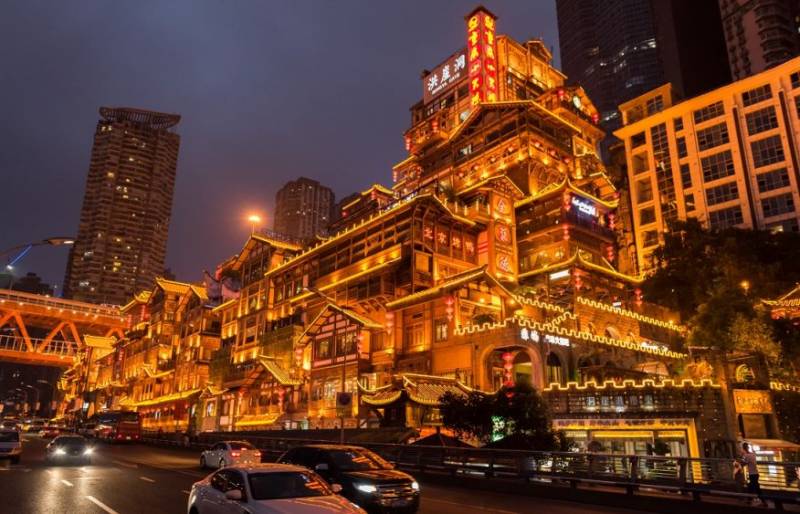 重庆洪崖洞旅游攻略（附近轻轨+最佳观看时间+图片）