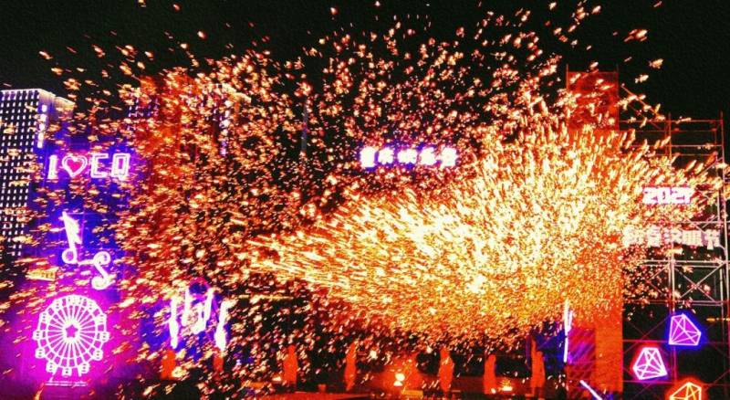 2025重庆欢乐谷春节打铁花火壶表演时间